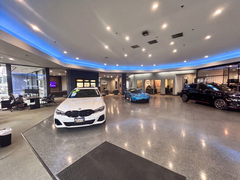 More Photos Of 20515 Highway 99, Lynnwood Auto Dealership For Sale