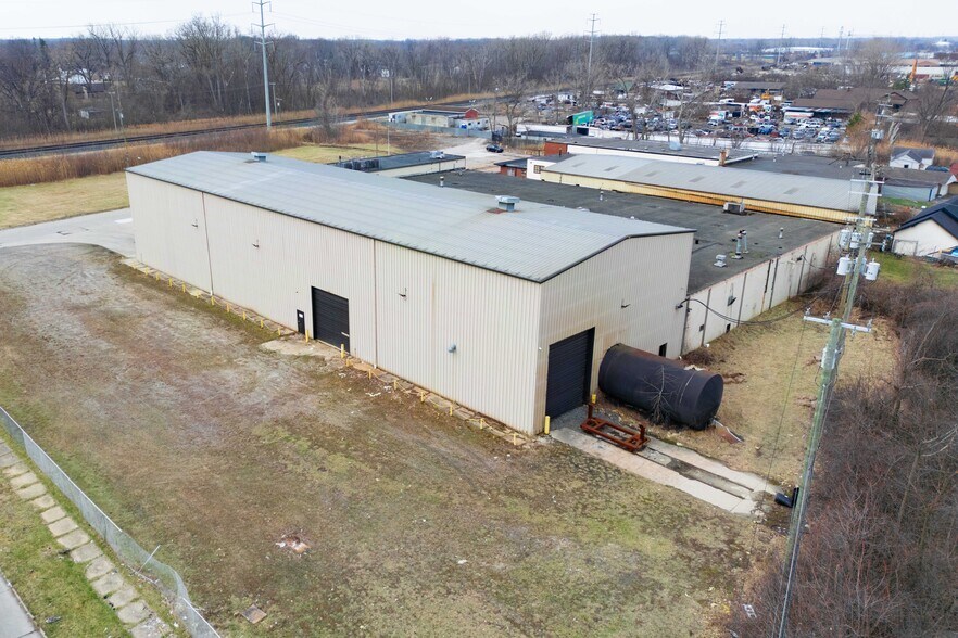 More Photos Of 28530 Reynolds St, Inkster Manufacturing For Lease