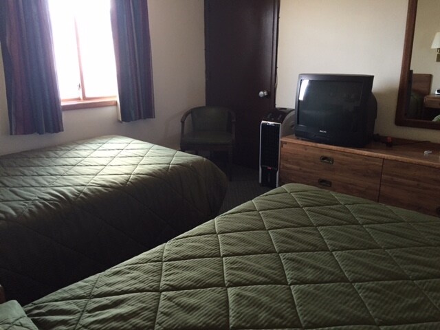 More Photos Of 100 Silver St, Hurley Hotel For Sale