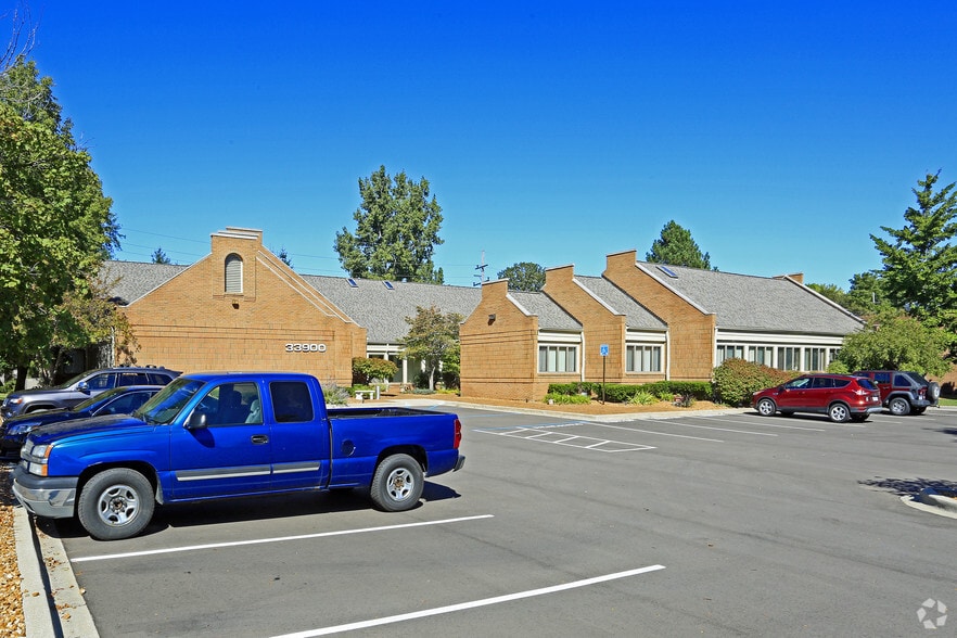 More Photos Of 33900 W 8 Mile Rd, Farmington Medical For Lease