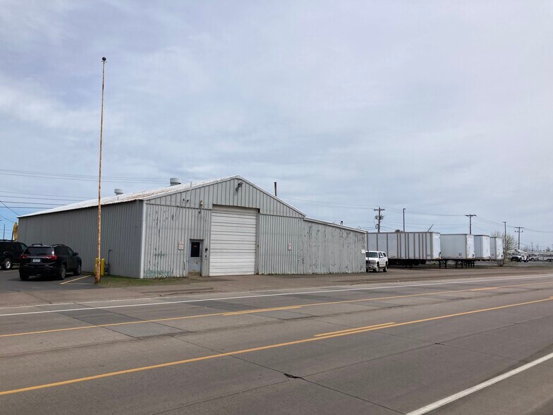 More Photos Of 700 Garfield Ave, Duluth Freestanding For Sale