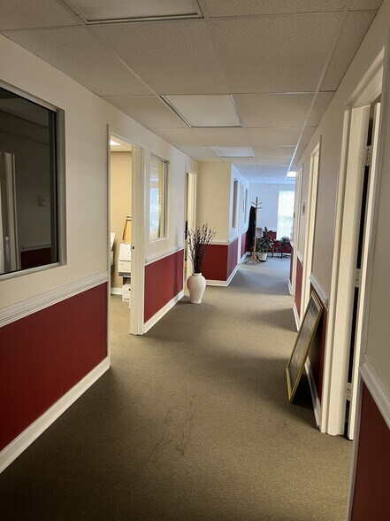 More Photos Of 10712 Ballantraye Dr, Fredericksburg Office Residential For Lease