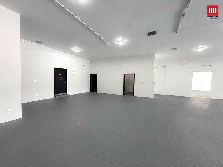 More Photos Of 18567-18573 Sherman Way, Reseda Storefront Retail Office For Lease