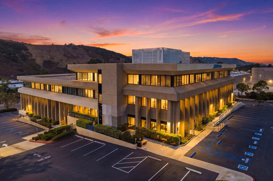More Photos Of 10505 Sorrento Valley Rd, San Diego Office For Sale
