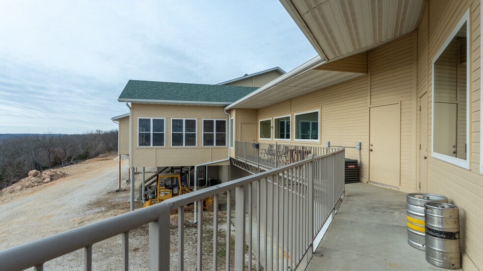 More Photos Of 4466 Horseshoe Bend Pky, Village Of Four Seasons General Retail For Sale
