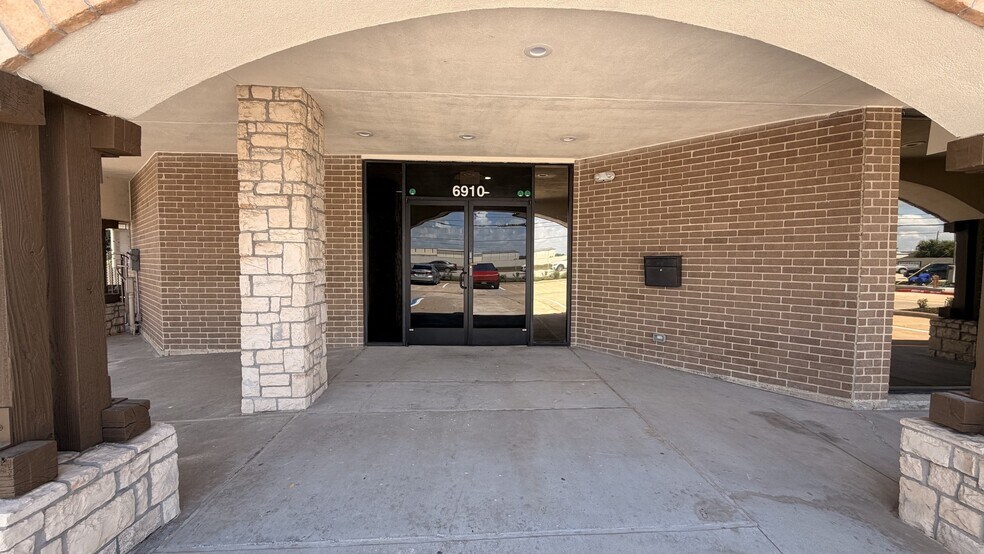 More Photos Of 6910 N Eldridge Pky, Houston Freestanding For Sale