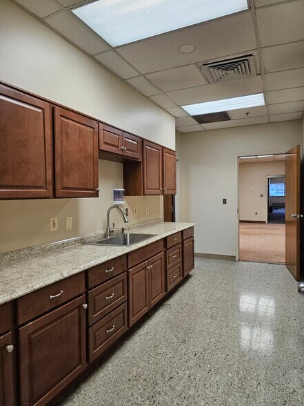 More Photos Of 1991 Northampton St, Easton Light Distribution For Lease