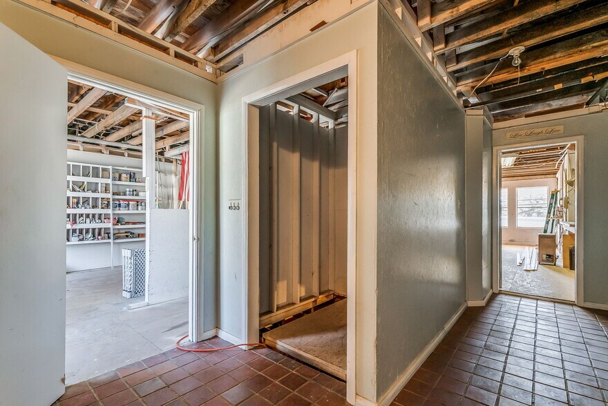 More Photos Of 200 E Blackjack St, Dublin Storefront Retail Residential For Sale