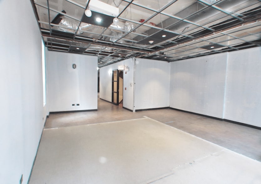 More Photos Of 158 W Erie St, Chicago Office For Sale