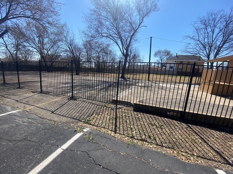 More Photos Of 2217 Hemphill St, Fort Worth Office For Sale