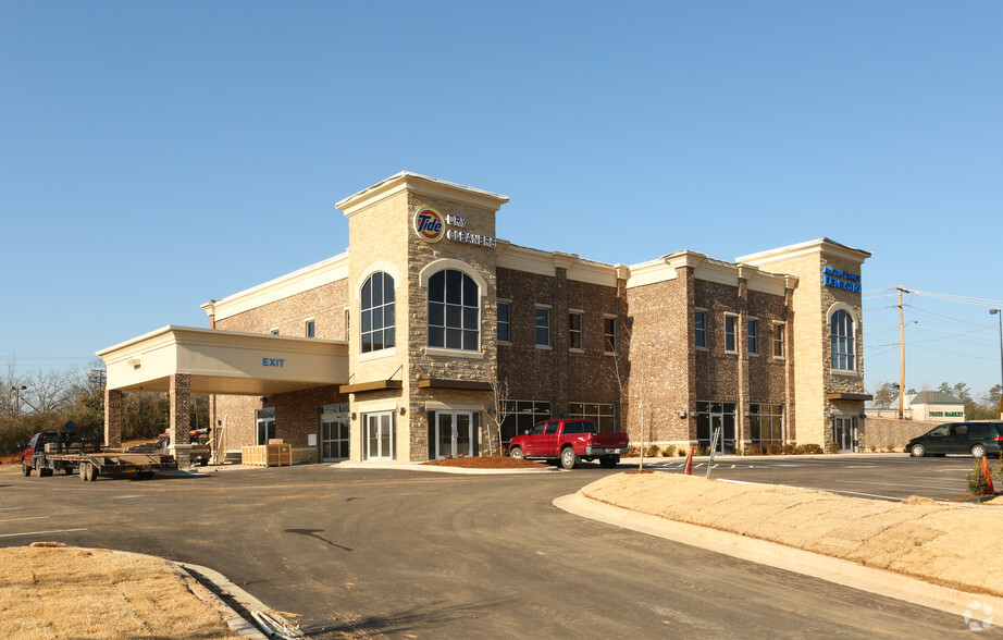 Primary Photo Of 11211 Cantrell Rd, Little Rock Office For Sale