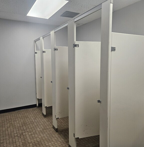 More Photos Of 303 8 St E, Brooks Office For Sale