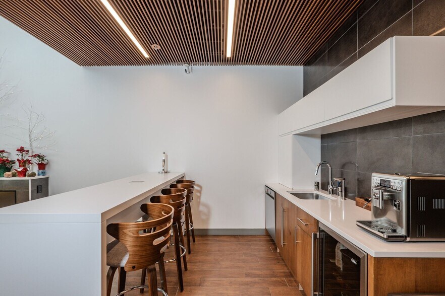 More Photos Of 1290 N Clybourn Ave, Chicago Office For Lease