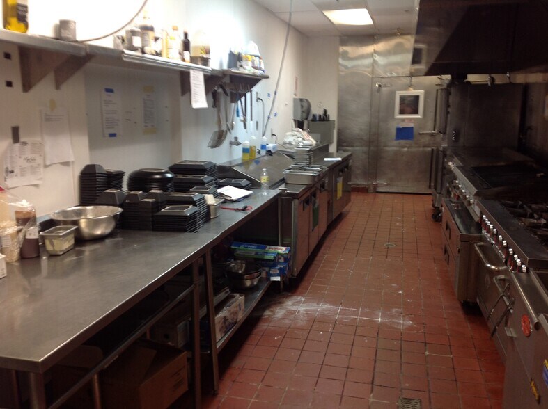More Photos Of 74 Turnpike Sq, Milford Restaurant For Lease