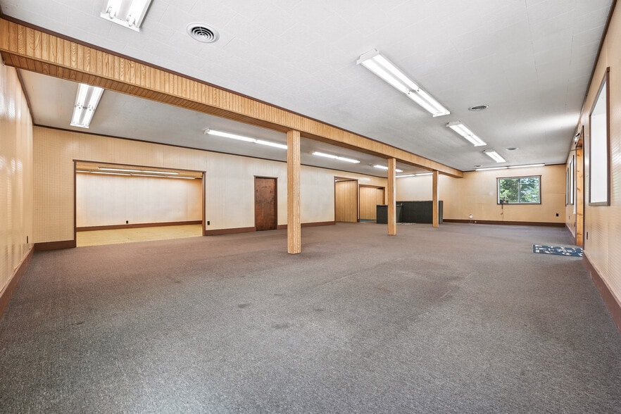 More Photos Of 4487 Sr 8, Titusville Showroom For Sale