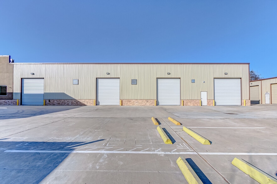 More Photos Of 1631 Highway 6 S, Houston Warehouse For Sale