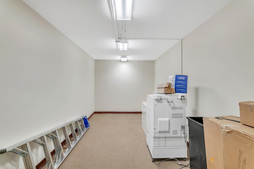 More Photos Of 85 Elm St, West Springfield Storefront Retail Office For Lease