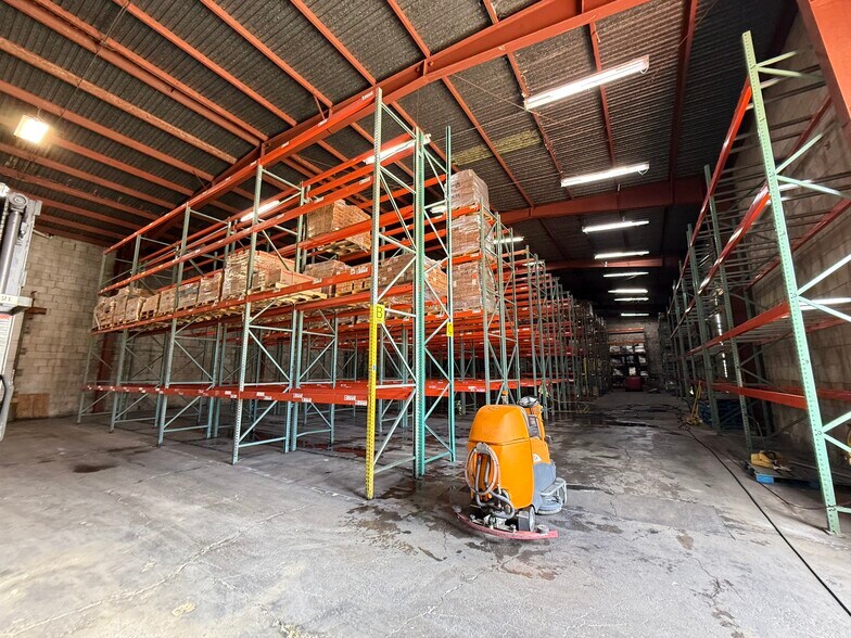 More Photos Of 2840 Mokumoa St, Honolulu Warehouse For Sale