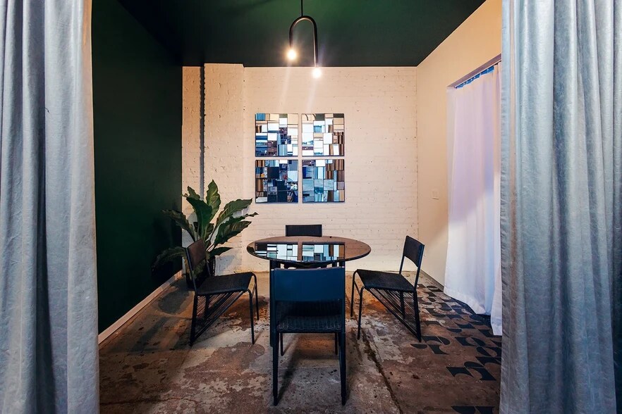 More Photos Of 3146 W Chicago Ave, Chicago Showroom For Sale