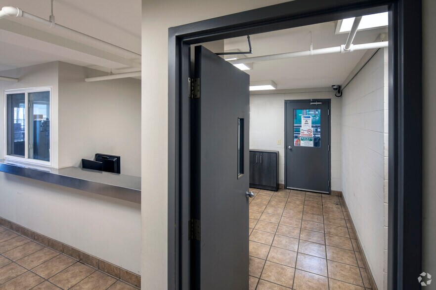 More Photos Of 6950 Tomken Rd, Mississauga Truck Terminal For Sale