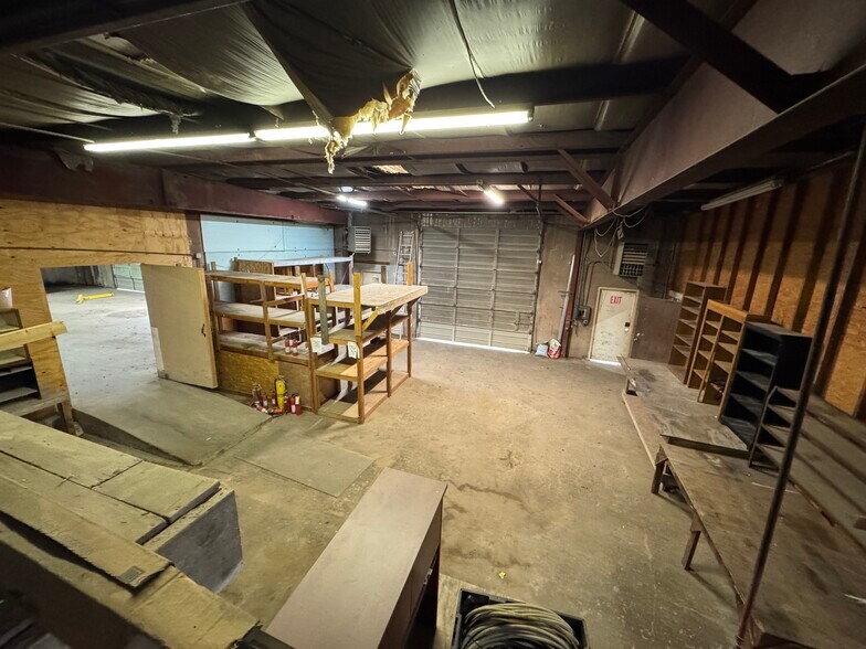 More Photos Of 400 E Jackson St, Broken Arrow Warehouse For Lease