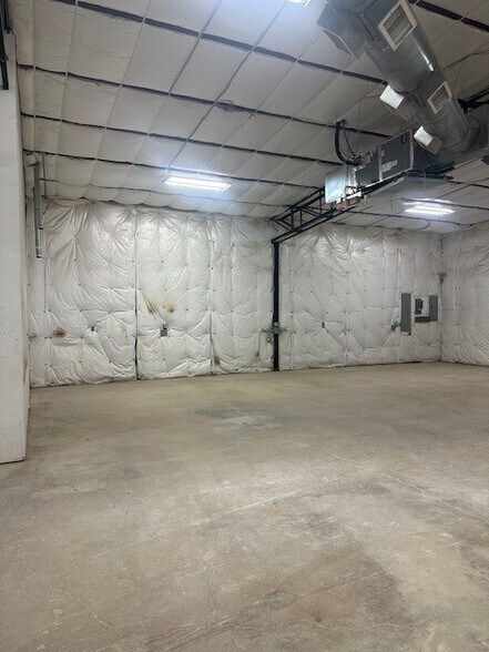 More Photos Of 2703 Marshall St, Fort Worth Warehouse For Sale