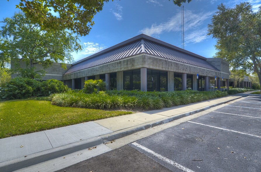 More Photos Of 8507 Benjamin Rd, Tampa Unknown For Lease