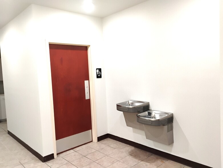 More Photos Of 1002 E Taylor St, Brownsville Office For Lease