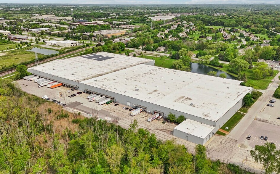 More Photos Of 5201-5401 W Donges Bay Rd, Mequon Warehouse For Lease