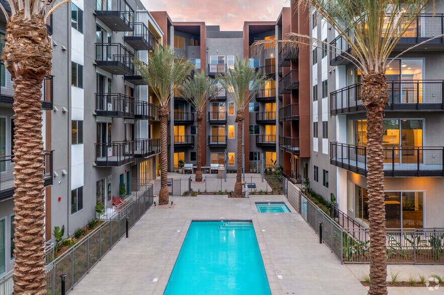 More Photos Of 375 Camino De La Reina, San Diego Multifamily For Sale