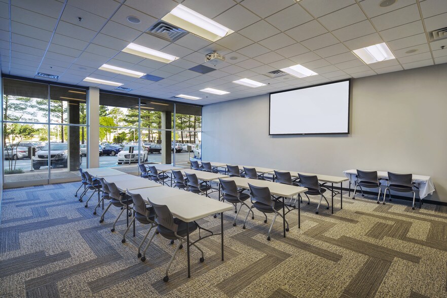 More Photos Of 5100 Poplar Ave, Memphis Office For Lease