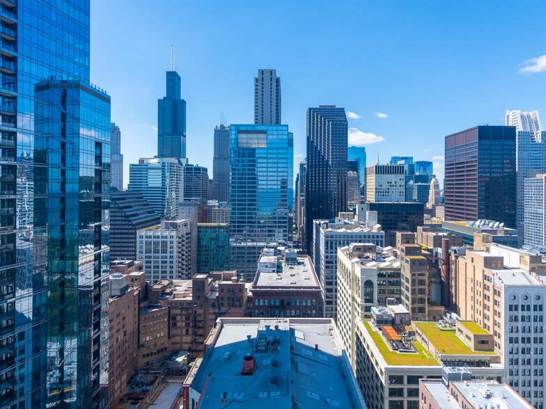 More Photos Of 8 S Michigan Ave, Chicago Office For Lease