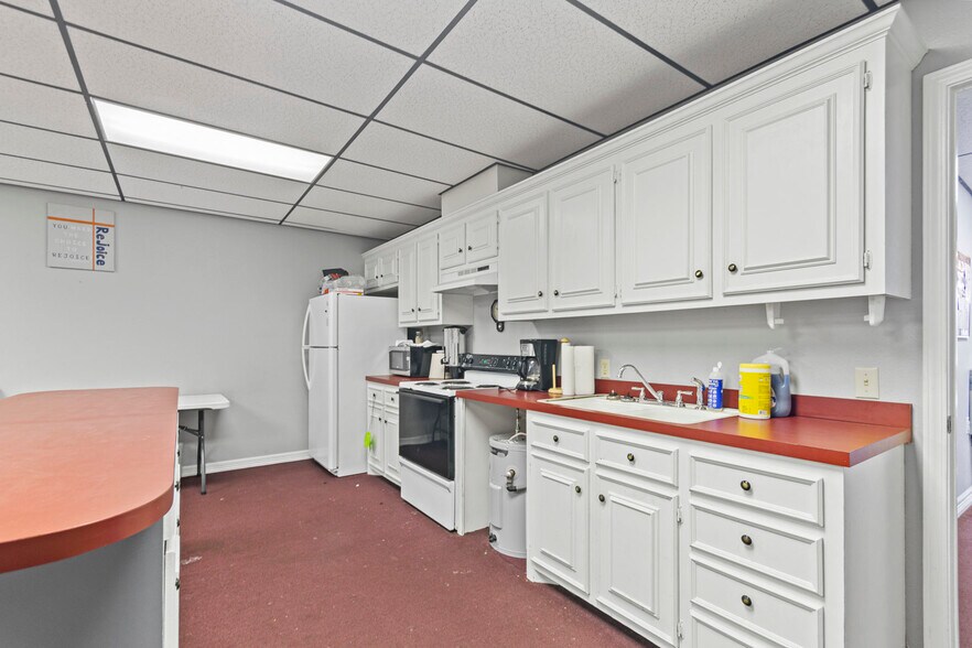 More Photos Of 650 S Doctor M Roper Pky, Bullard Religious Facility For Sale