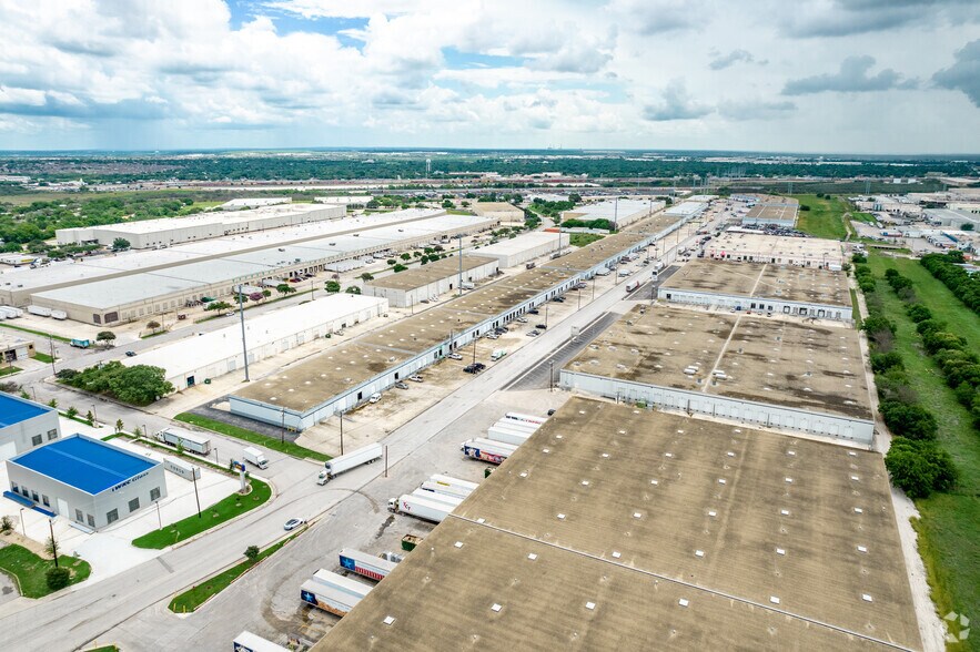 More Photos Of 5810-5922 Business Park, San Antonio Warehouse For Lease