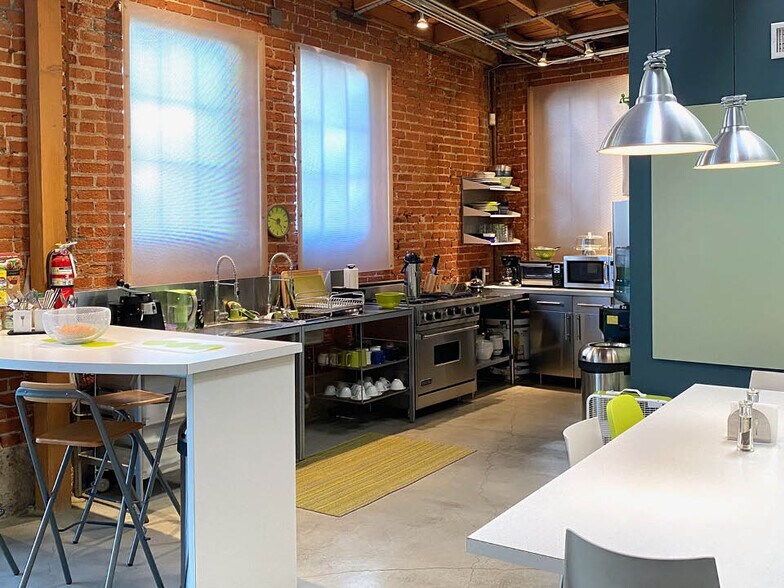 More Photos Of 449 S San Fernando Blvd, Burbank Loft Creative Space For Lease