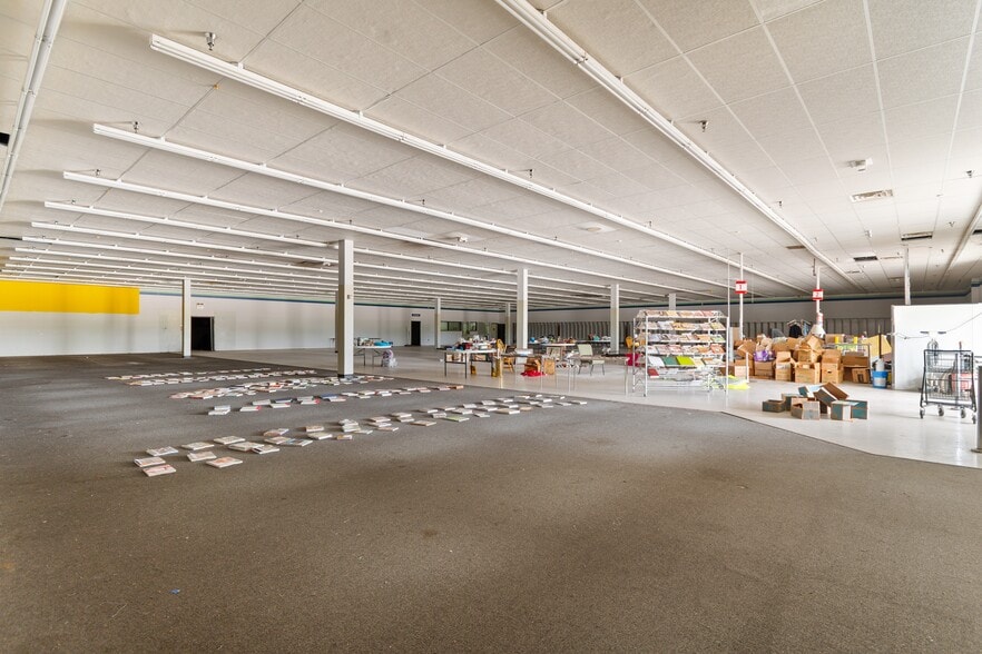 More Photos Of 480 Nelson Blvd, Kingstree Department Store For Sale