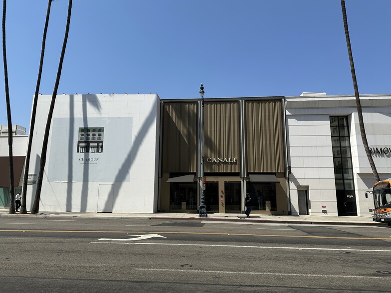 More Photos Of 9549-9551 Wilshire Blvd, Beverly Hills Storefront Retail Office For Lease