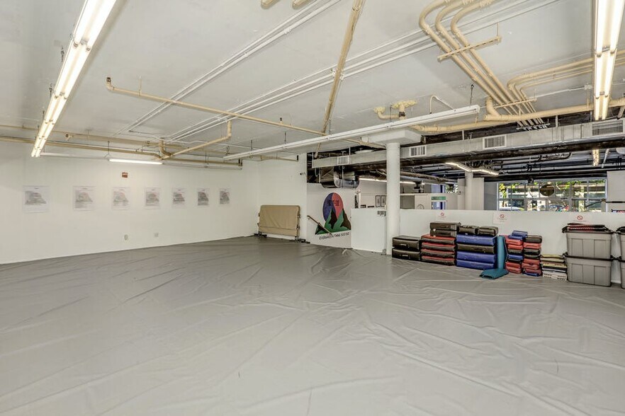 More Photos Of 5430 California Ave SW, Seattle Office For Sale