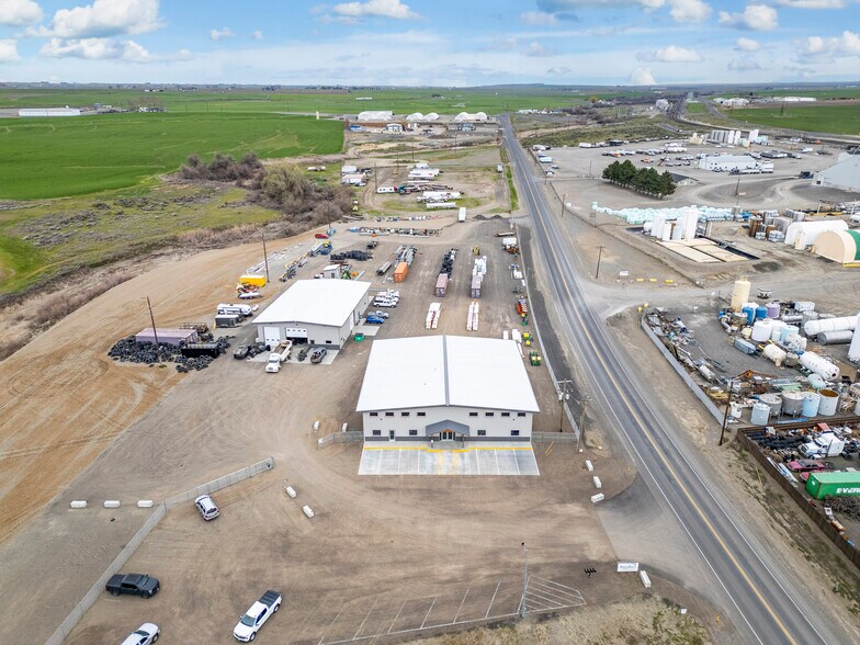 More Photos Of 3251 N Glade Rd, Pasco Warehouse For Lease