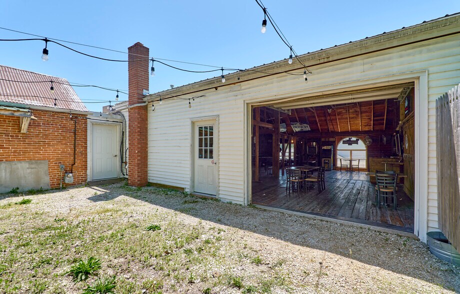 More Photos Of 113 W 5th St, Hermann Storefront Retail Office For Sale