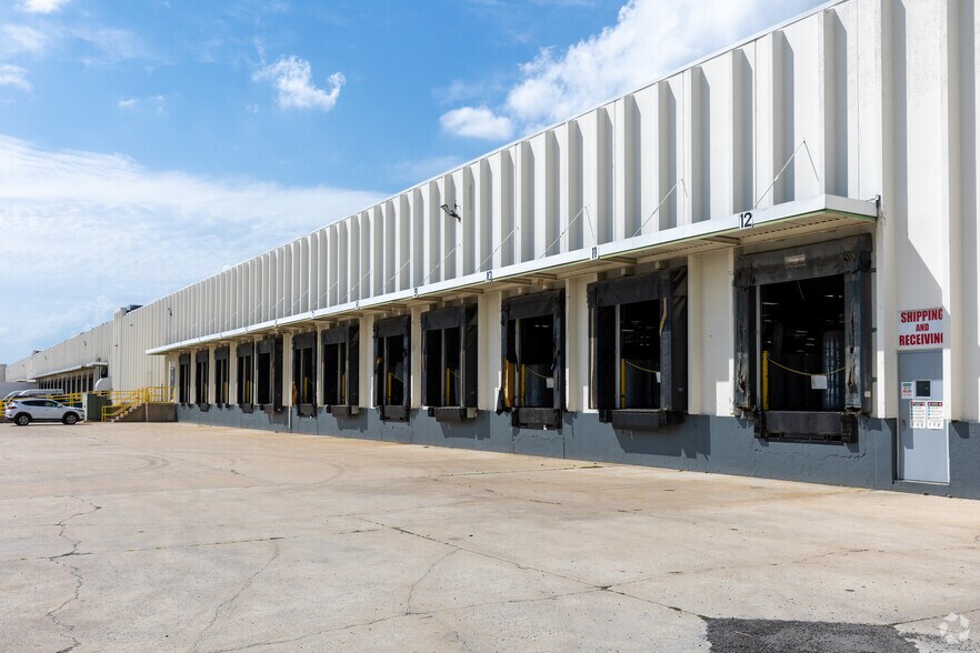 More Photos Of 11939 S Central Ave, Alsip Distribution For Lease