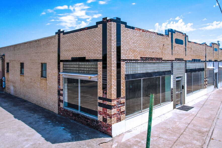 Primary Photo Of 815 W Broadway St, Ardmore Freestanding For Sale