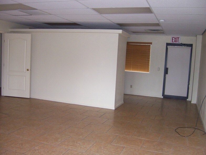 More Photos Of 679 N 1st Ave, San Luis Office For Lease