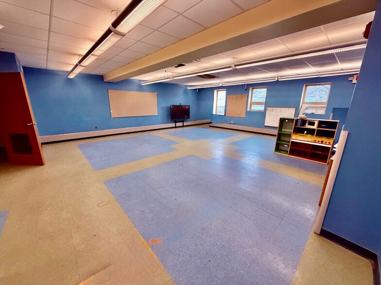 More Photos Of 924 N 8th St, Camden Distribution For Sale