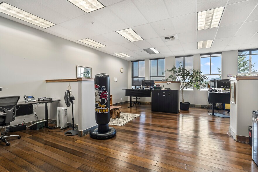 More Photos Of 601 N Larch St, Sisters Research And Development For Sale