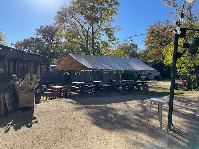 More Photos Of 1309 Rosewood Ave, Austin Restaurant For Lease