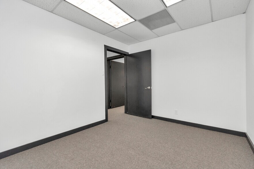 More Photos Of 8703 Meadowcroft Dr, Houston Medical For Lease