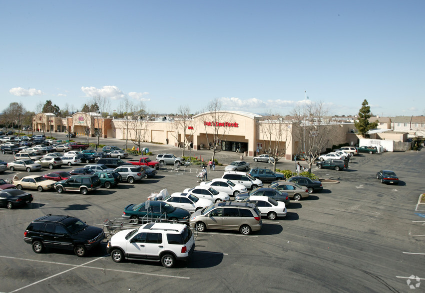 Primary Photo Of 555-567 Floresta Blvd, San Leandro Storefront For Lease