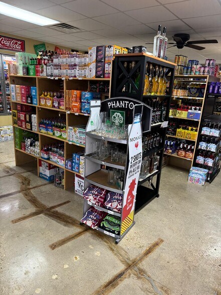 More Photos Of 200 E 6th St, Rolla General Retail For Sale