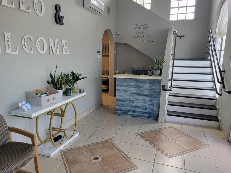 More Photos Of 1323 Viscaya Pky, Cape Coral Medical For Sale